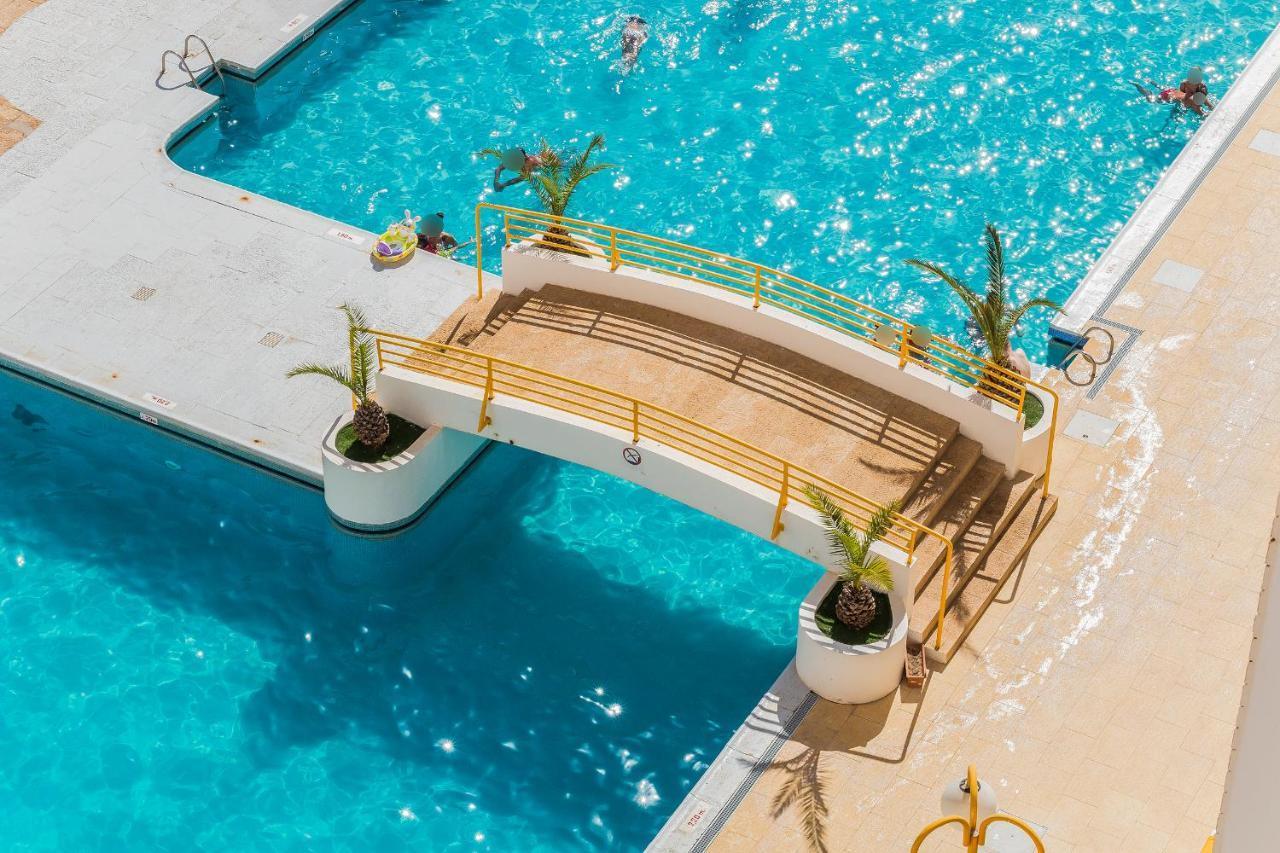 Sunny Flat W/ Balcony & Pool By Lovelystay 波尔蒂芒 外观 照片